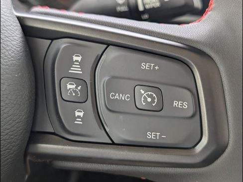 Used 2024 Jeep Gladiator Rubicon w/ Technology Group AWD/4WD image 17
