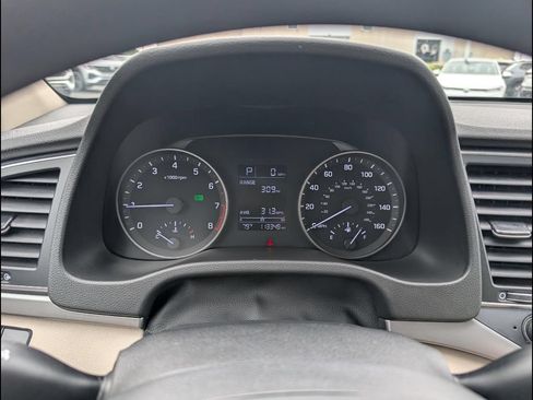 Used 2017 Hyundai Elantra SE FWD image 15