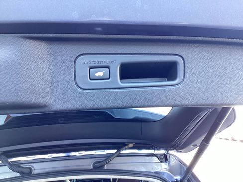 Used 2025 Honda Pilot Elite image 11