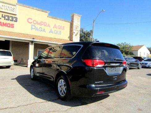 Used 2017 Chrysler Pacifica Touring FWD image 27