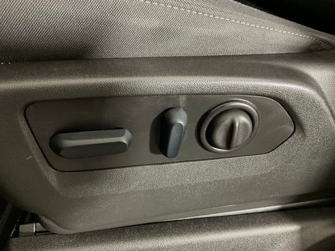 Used 2022 Chevrolet Silverado 2500 Custom w/ Custom Value Package image 24