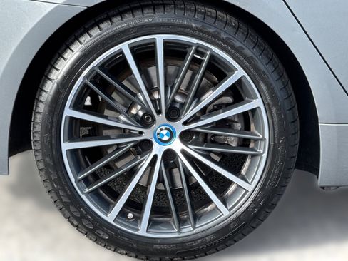 Certified 2023 BMW 530e xDrive image 11