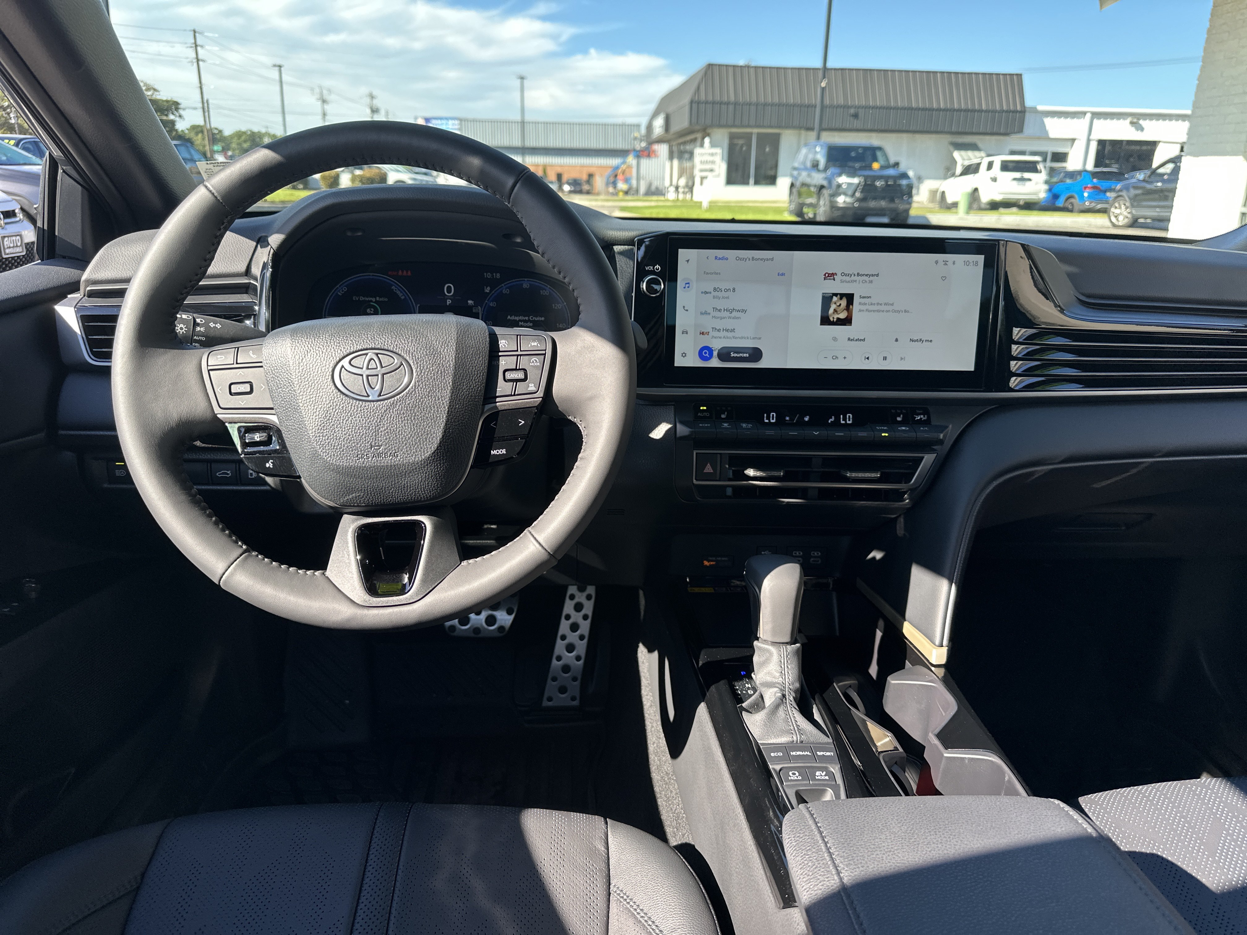 Used 2026 Toyota Camry Hybrid FWD image 15