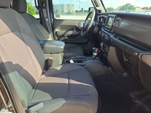 Used 2023 Jeep Gladiator Sport w/ Off Road Group AWD/4WD image 32