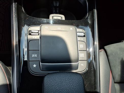 Certified 2021 Mercedes-Benz GLB 250 4MATIC image 18