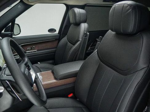 New 2025 Land Rover Range Rover Long Wheelbase SE image 13