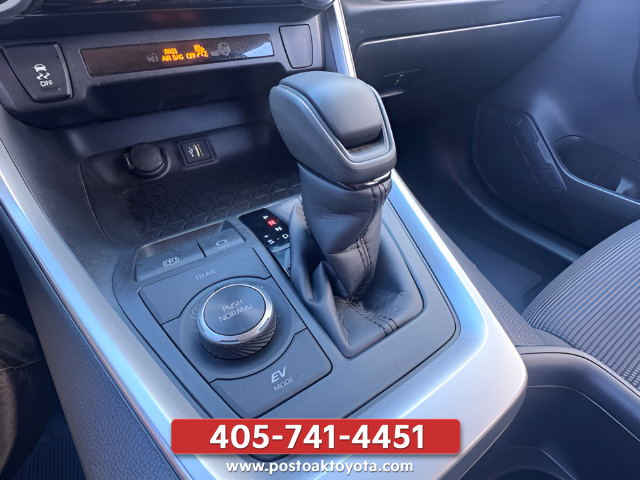 Used 2025 Toyota RAV4 LE AWD/4WD image 16