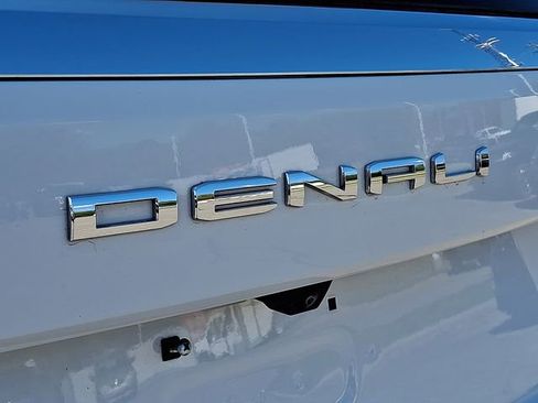 Used 2025 GMC Yukon Denali image 28