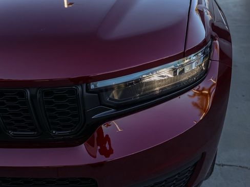 New 2025 Jeep Grand Cherokee L Altitude image 10