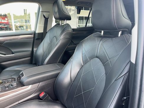 Used 2022 Toyota Highlander Limited image 20