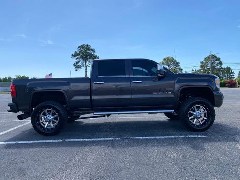 Used 2016 GMC Sierra 2500 Denali w/ Duramax Plus Package image 10