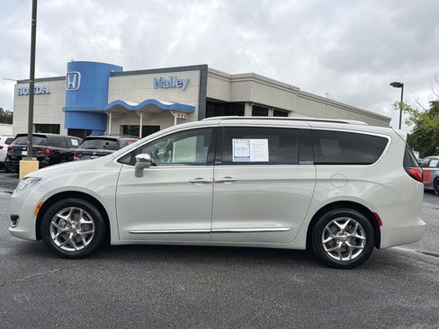 Used 2019 Chrysler Pacifica Limited FWD image 2
