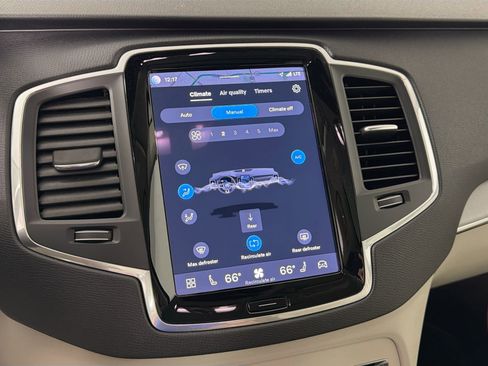 Used 2023 Volvo XC90 B5 Core image 16