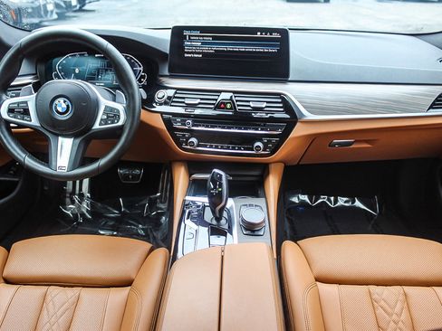 Used 2022 BMW 530e w/ Premium Package image 12