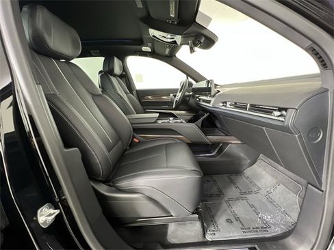 Used 2026 Cadillac Vistiq Luxury image 29