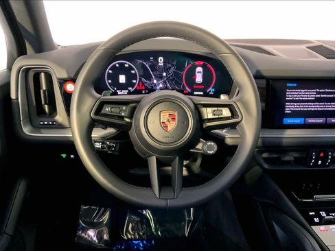Used 2025 Porsche Cayenne image 15