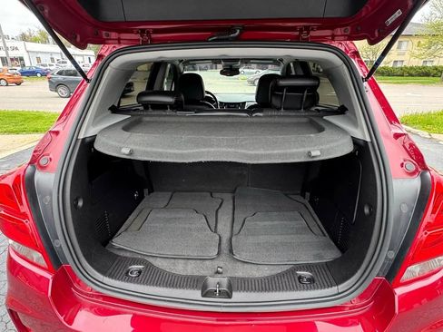 Used 2019 Chevrolet Trax LT w/ LT Convenience Package FWD image 18