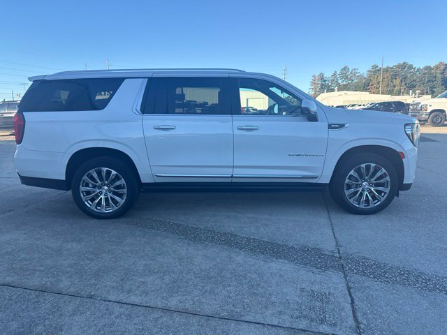 Used 2022 GMC Yukon XL Denali AWD/4WD image 6