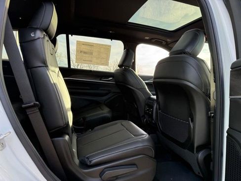 New 2025 Jeep Grand Cherokee L Limited w/ Luxury Tech Group II AWD/4WD image 7