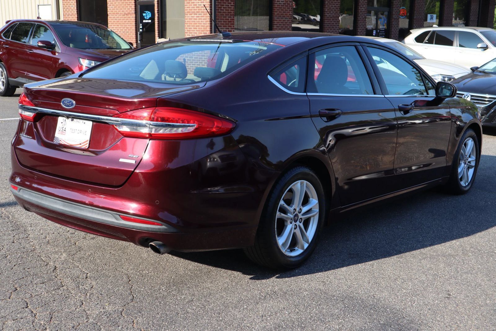 Used 2018 Ford Fusion SE w/ Fusion SE Technology Package FWD image 6