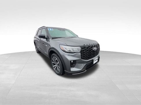 Used 2025 Ford Explorer ST-Line image 2