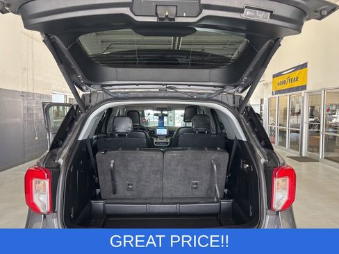 Used 2022 Ford Explorer XLT w/ Equipment Group 202A AWD/4WD image 16