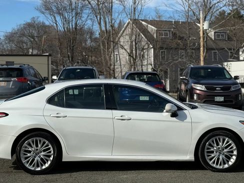 Used 2018 Toyota Camry XLE image 8