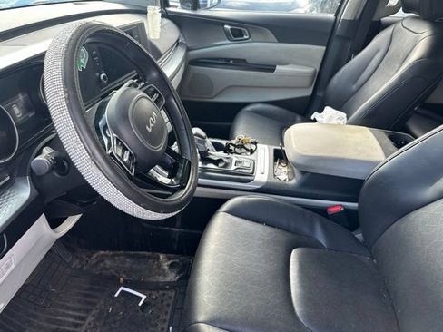 Used 2024 Kia Carnival LX FWD image 13