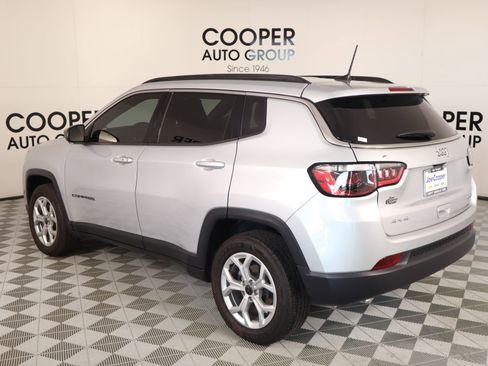 Used 2025 Jeep Compass Latitude AWD/4WD image 21