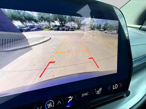 Used 2025 Chevrolet Traverse LT w/ Sun and Wheel Package FWD image 27