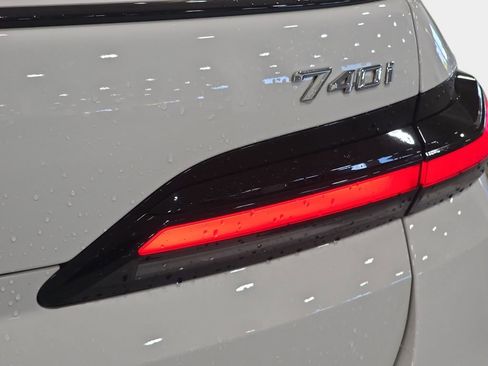 Used 2024 BMW 740i image 27