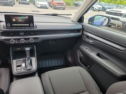 Used 2025 Honda CR-V LX image 19
