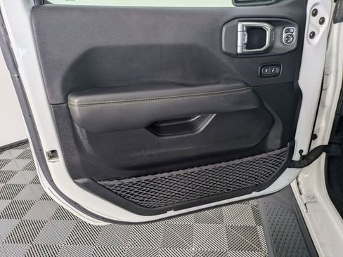 Used 2023 Jeep Gladiator Overland AWD/4WD image 9