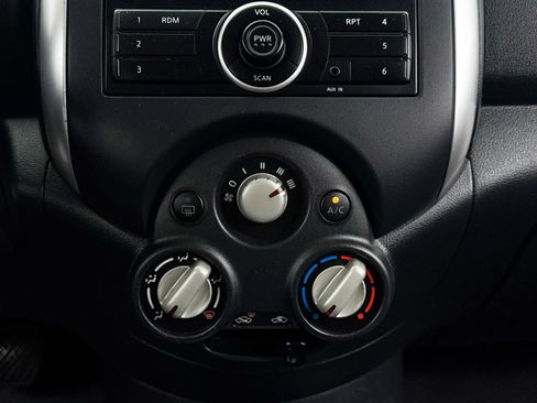 Used 2014 Nissan Versa SV FWD image 16