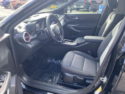 Used 2024 Chevrolet Trax RS w/ Sunroof Package FWD image 13