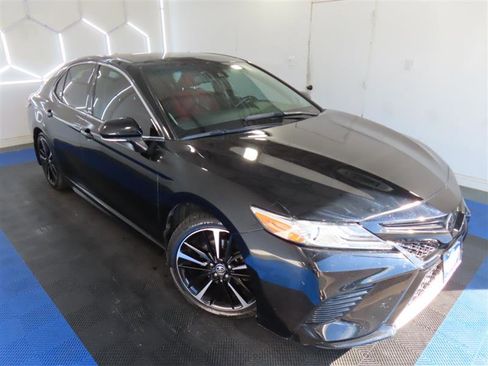 Used 2020 Toyota Camry XSE w/ Navigation Package FWD image 5