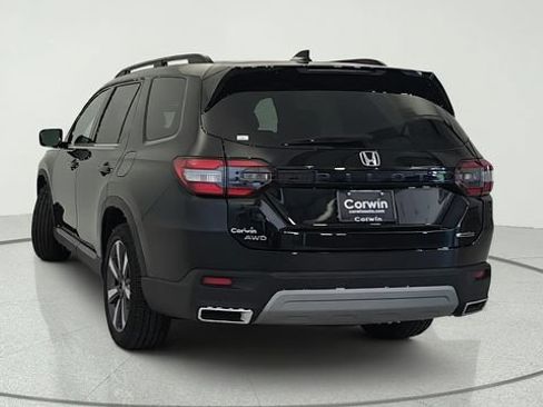 Used 2025 Honda Pilot Touring image 4