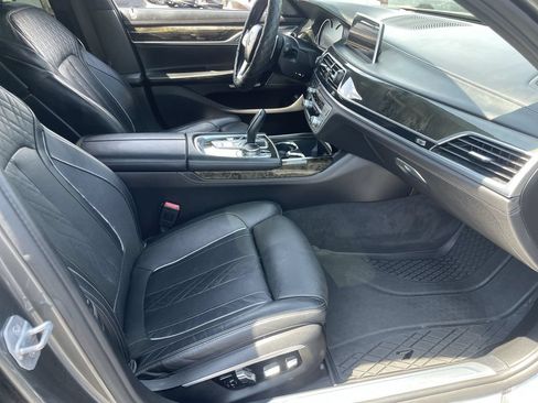 Used 2016 BMW 750i RWD image 33