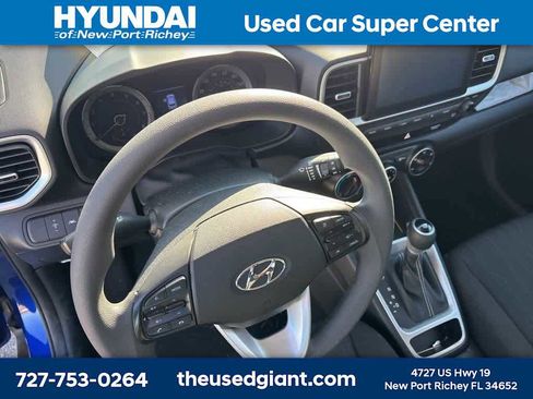 Certified 2022 Hyundai Venue SE image 10