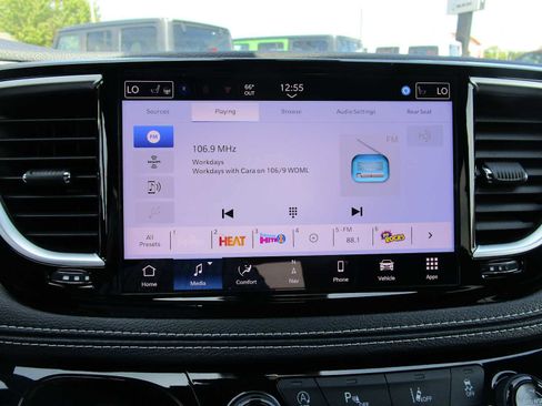 New 2026 Chrysler Pacifica Limited w/ Uconnect Theater Family Group AWD/4WD image 39