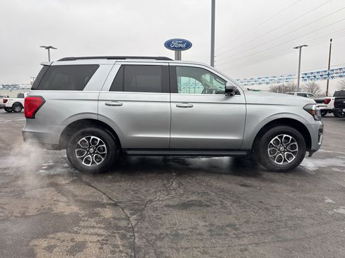 Used 2024 Ford Expedition XLT image 2