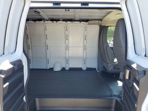 New 2026 GMC Savana 2500 Extended RWD image 10