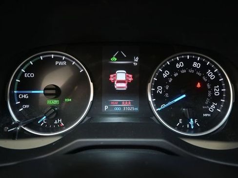 Used 2022 Toyota RAV4 XLE Premium AWD/4WD image 8