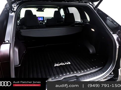 Used 2025 Toyota RAV4 SE image 23