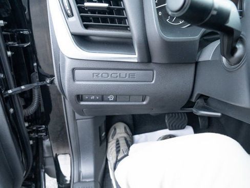 Used 2023 Nissan Rogue S image 23
