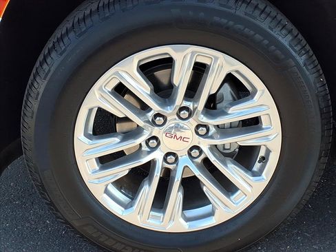 Used 2022 GMC Yukon XL SLT w/ SLT Premium Package image 9