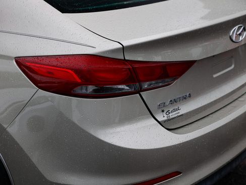 Used 2017 Hyundai Elantra SE w/ SE A/T Tech Package 03 image 24