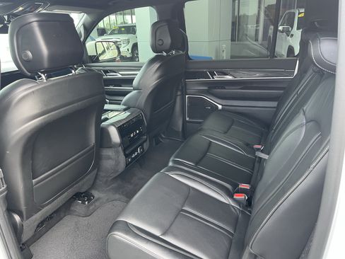 Used 2022 Jeep Wagoneer Series II AWD/4WD image 3