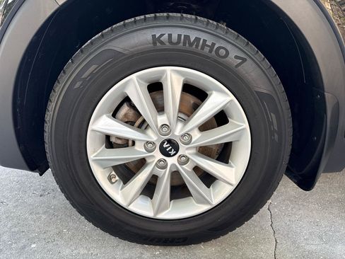 Used 2019 Kia Sorento L FWD image 57