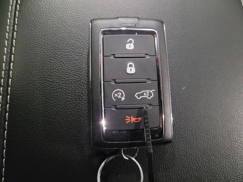 Used 2023 Jeep Grand Cherokee Laredo w/ Luxury Tech Group I AWD/4WD image 32